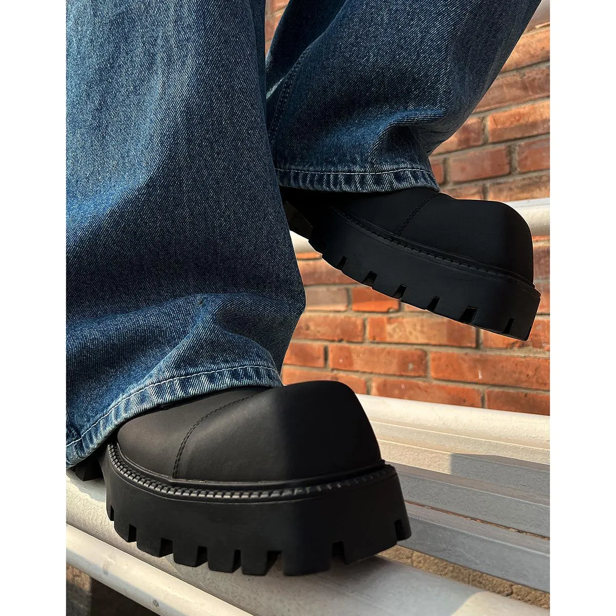 Thick-soled Black Square Toe Shoes